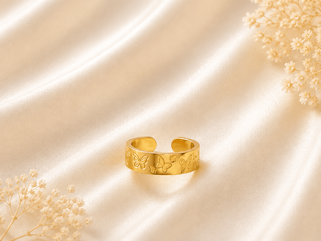 Gold Butterfly Engraved Band Ring - violinas