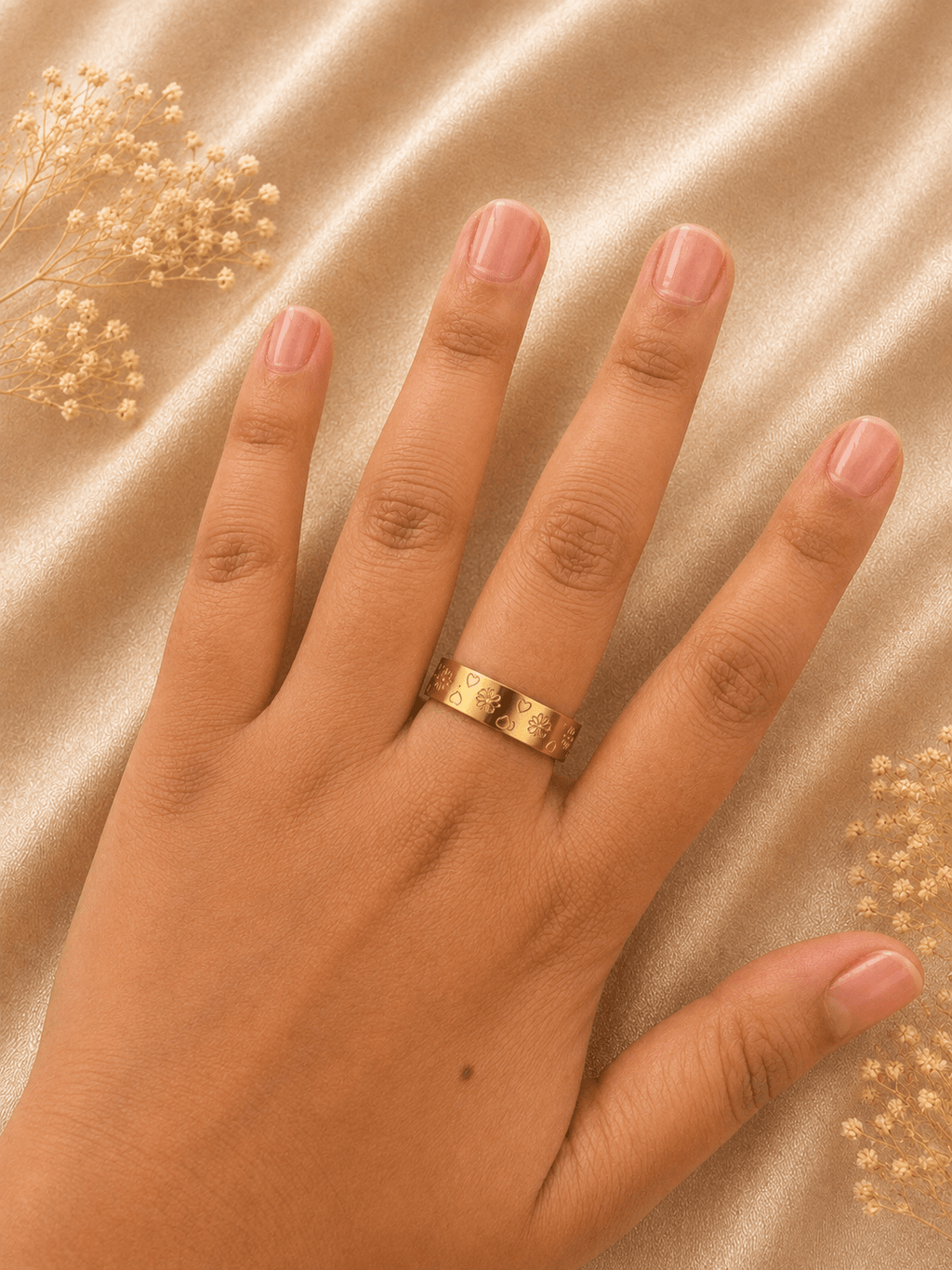 Gold Engraved Band Ring - violinas