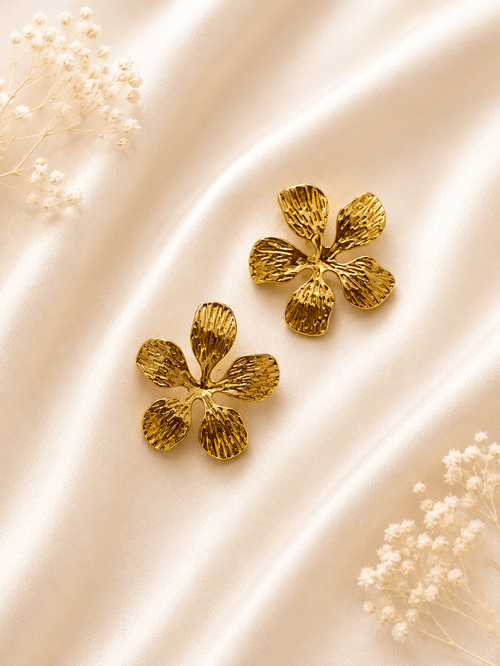Gold Textured Flower Stud Earrings - violinas